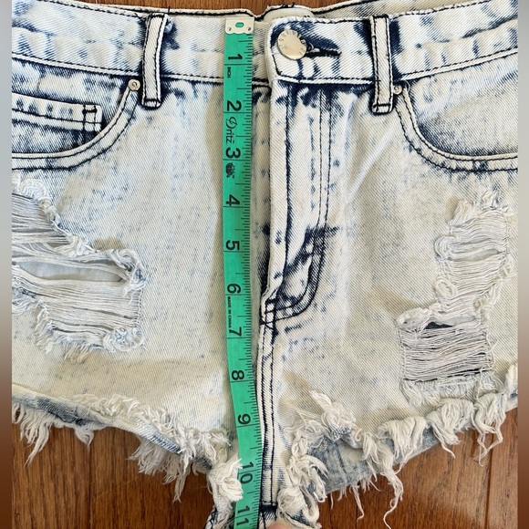 Forever 21 Los Angeles high waisted shorts - Picture 6 of 7